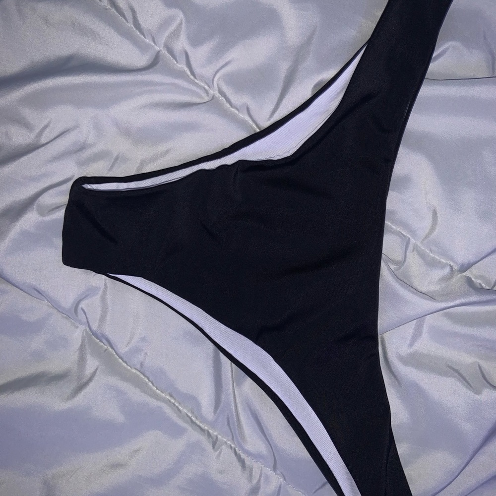 Black or white reversible bikini bottoms